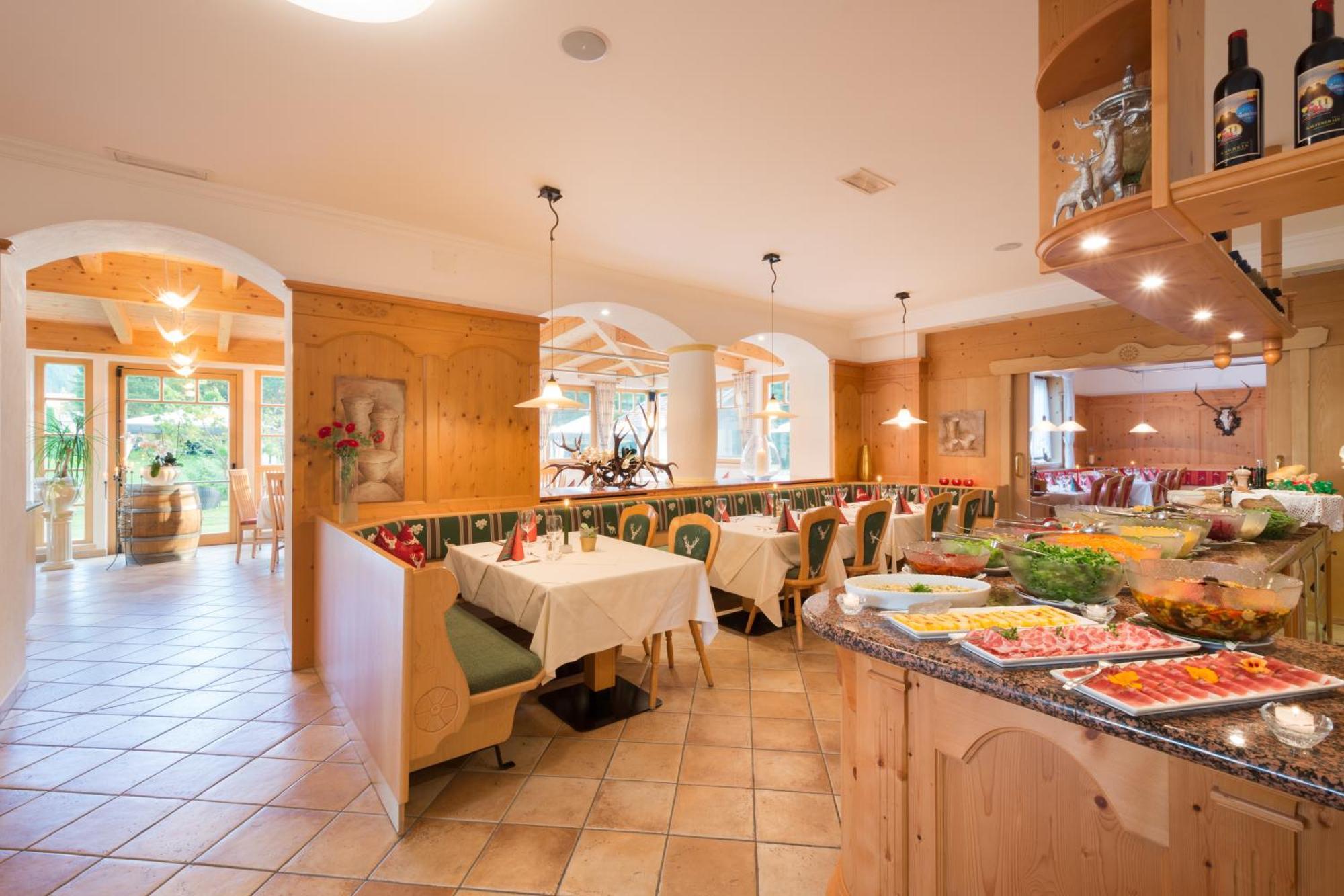 Apparthotel Germania Dobbiaco Esterno foto